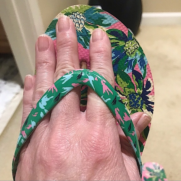 🔥EUC VERA BRADLEY SUPER CUTE FLIP FLOPS PLEASE👀🔽ALL PICS&GORG MULTICOLORED - Picture 9 of 14